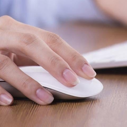 Frau mit Maus und Tastatur (Foto: Getty Images, Thinkstock -)