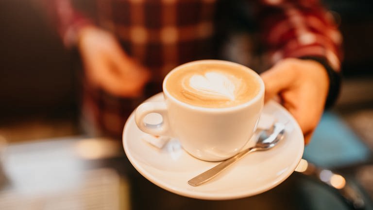 Milchschaum in einer Kaffeetasse (Foto: Getty Images, MilanEXPO)