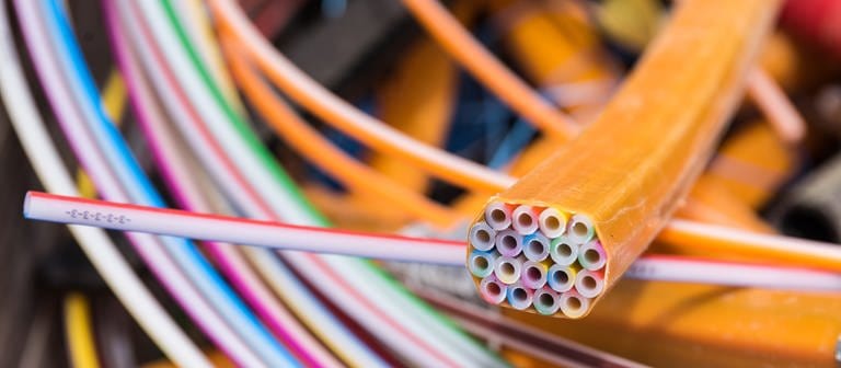 Glasfaserkabel für schnelles Internet (Foto: Colourbox, Alfred Hofer)