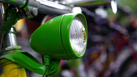 Fahrradlampe (Foto: IMAGO, PantherMedia / Dirk Heinen)