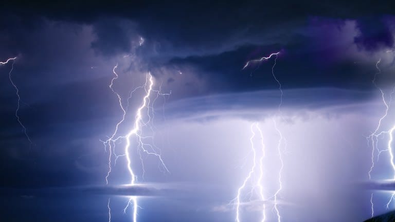 Blitze am Himmel - gut versichert gegen den Klimawandel