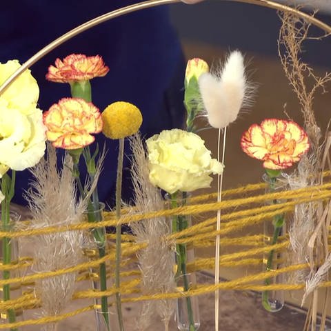 Loop mit Blumen (Foto: SWR)