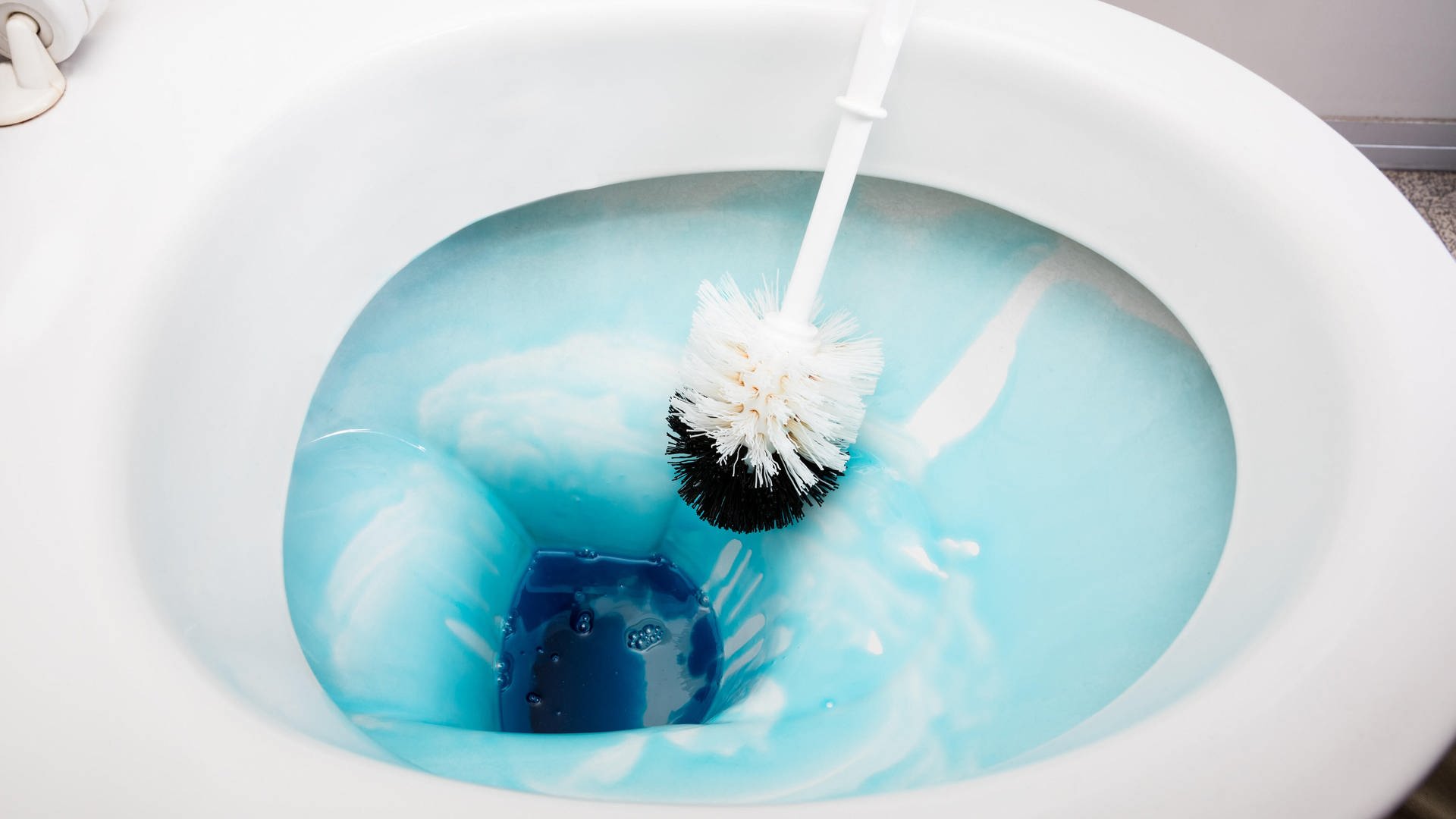 В ванной раковины унитазы чистят сколько раз. Ванные раковины унитазы чистят. Как чистить ванны раковины унитазы. Ванны раковины унитазы чистят как часто. Ванны раковины унитазы чистят в день.