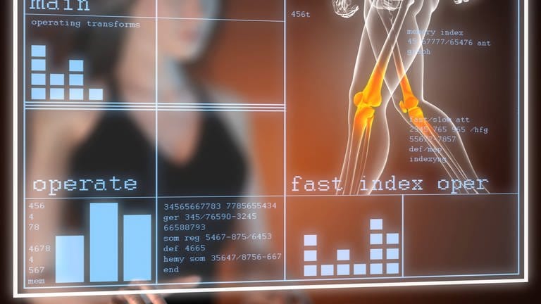 Osteoropose: Skelett und Frau am Bildschirm (Foto: IMAGO, IMAGO/videodoctor)