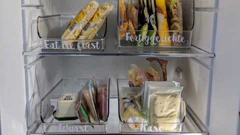 Lebensmittel im Kühlschrank geordnet (Foto: Foto: Angelika Hinz)