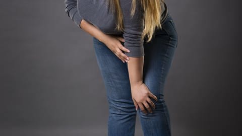 Jeans für kurvige Frauen (Foto: IMAGO, Bildnummer: 0110471488)