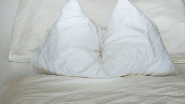 Gesunder Schlaf: Kopfkissen, Bettdecke, Materialien, Pflege (Foto: Colourbox)