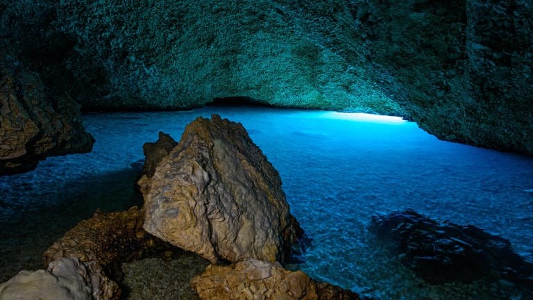 Blaue Grotte von Biševo in Dalmatien Kroatien (Foto: IMAGO, 0135738593)