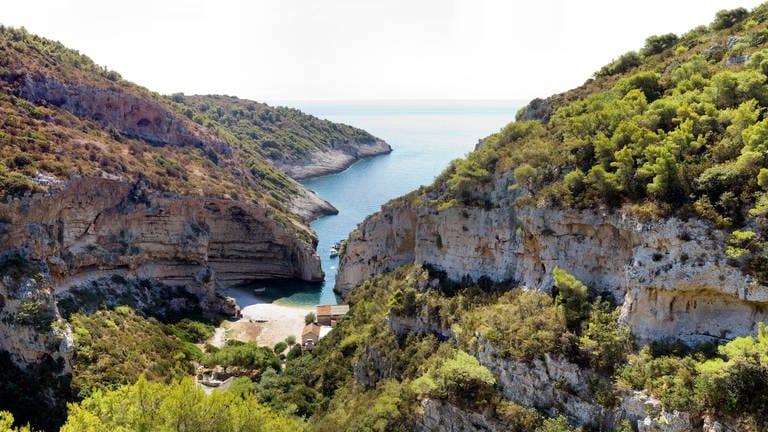Bucht Stivina auf der Insel Vis in Dalmatien Kroatien (Foto: Colourbox)