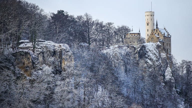 Schloss Lichtenstein auf der Schwäbischen Alb (Foto: dpa Bildfunk, picture alliance/dpa | Thomas Warnack)