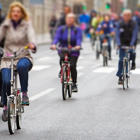 Radfahrer im Straßenverkehr  (Foto: Colourbox)