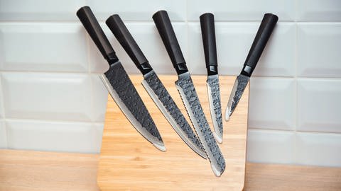 Messer auf Block - Schärfen und Wetzen 