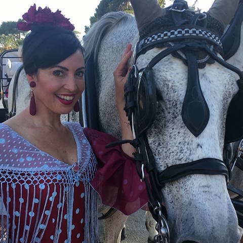 Frau mit Pferd in Andalusien