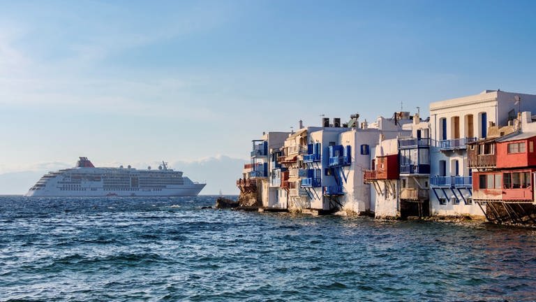 Kreuzfahrtschiff vor Mykonos (Foto: picture-alliance / Reportdienste, Picture Alliance)
