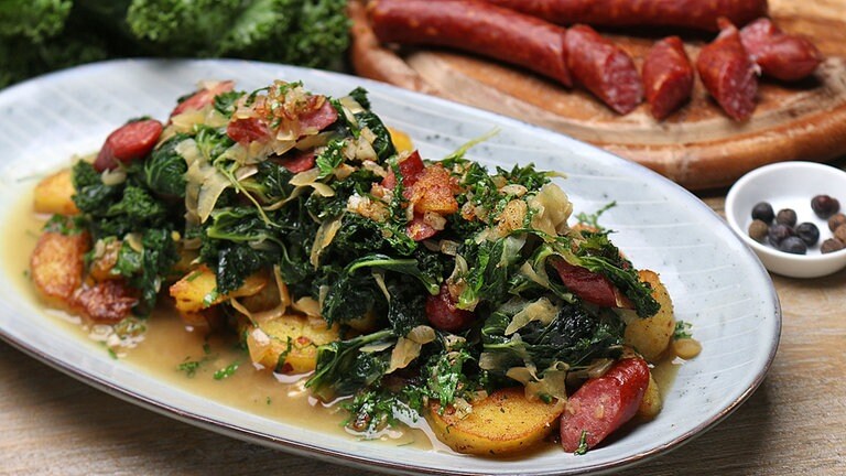 Grünkohl mit Mettwürstchen und Bratkartoffeln - Rezepte - Kaffee oder ...