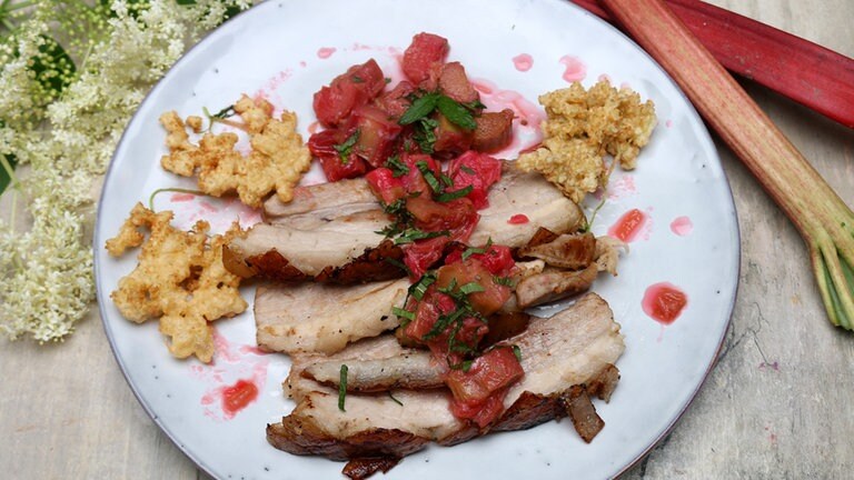 Schweinebraten-Carpaccio mit gebackenen Holunderblüten - Rezepte ...