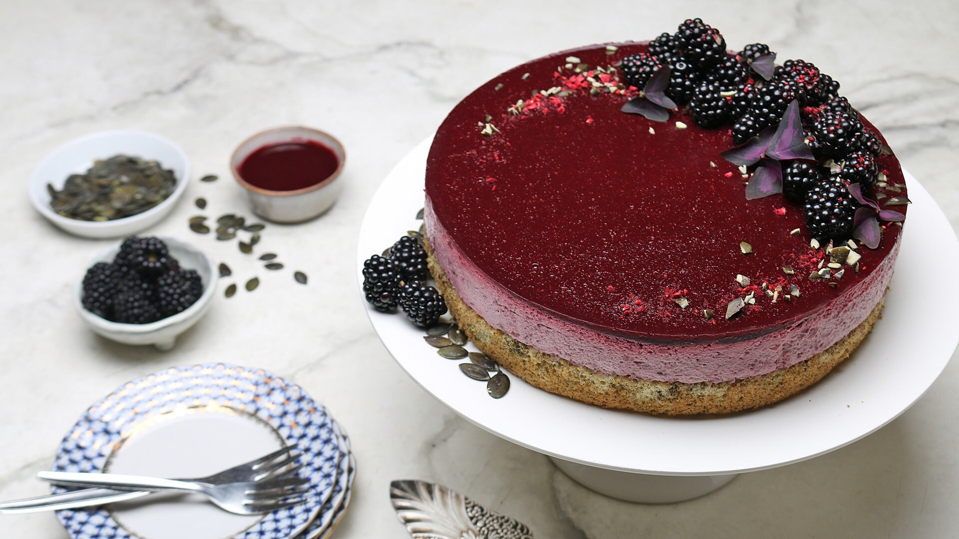 Brombeertorte mit Kürbiskern und Cassis - Rezepte - Kaffee oder Tee ...