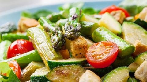 Salat mit gegrilltem Spargel (Foto: Colourbox, Foto: Colourbox.de -)