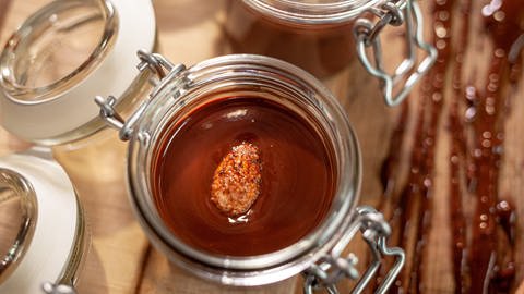 Schokoladencreme mit gebrannten Mandeln (Foto: SWR)