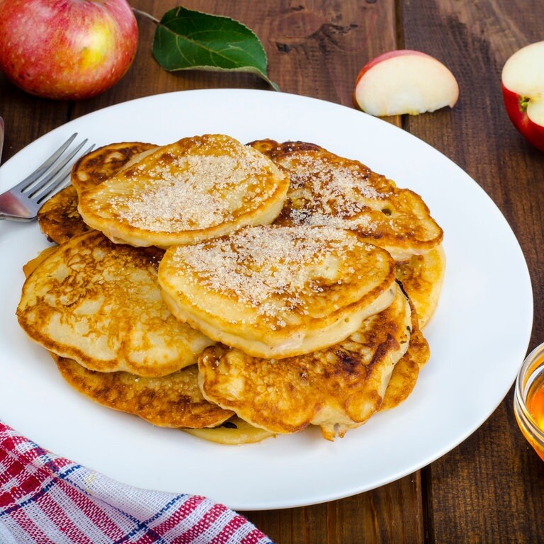 Crêpes und Vanillepudding mit Rhabarberkompott und Erdbeeren - Rezepte ...