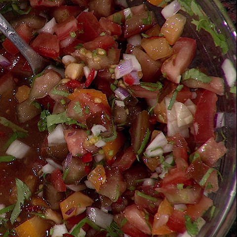 Tomatensalat mit Chili und Limette (Foto: SWR)