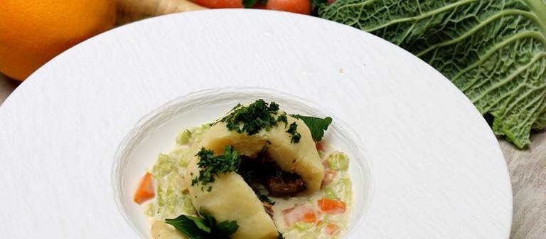 Gefüllte Kartoffelklöße mit Maronen und Gemüseragout (Foto: SWR, SWR -)
