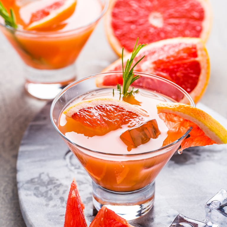 Silvester-Drink mit Grapefruitsaft, Kumquat und Ginger Ale (Foto: IMAGO, IMAGO / Panthermedia)