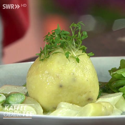 Mini-Kartoffelknödel mit Spargelragout (Foto: SWR)