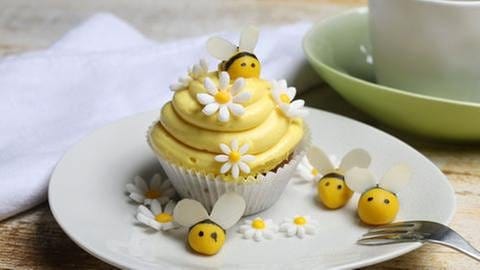 Bienen-Cupcakes mit Honig (Foto: SWR, SWR -)