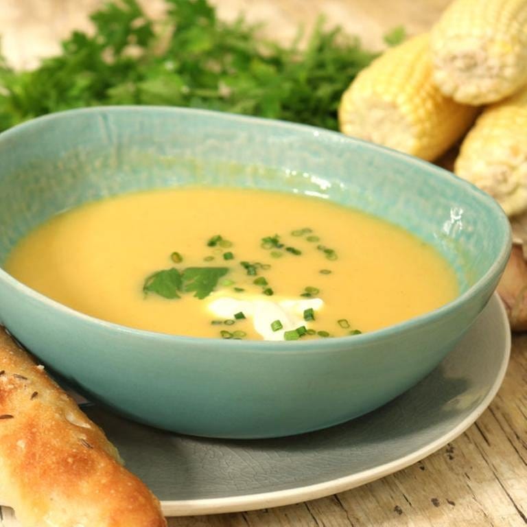 Maissuppe mit Kräutern und Dinkelstangen (Foto: SWR, SWR -)