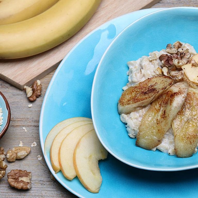 Warmer Haferbrei (Porridge) mit karamellisierten Bananen (Foto: SWR, SWR -)
