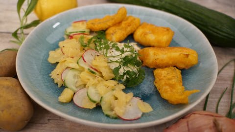 Fischstäbchen mit Kartoffelsalat (Foto: SWR)