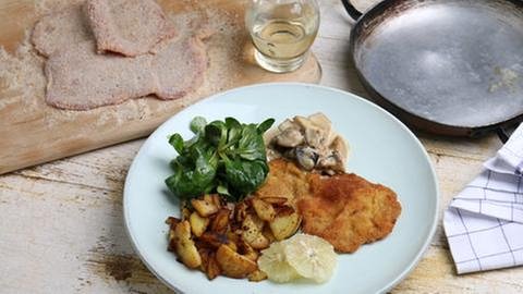 Kalbsschnitzel mit Bratkartoffeln und Jägersoße (Foto: SWR, SWR -)