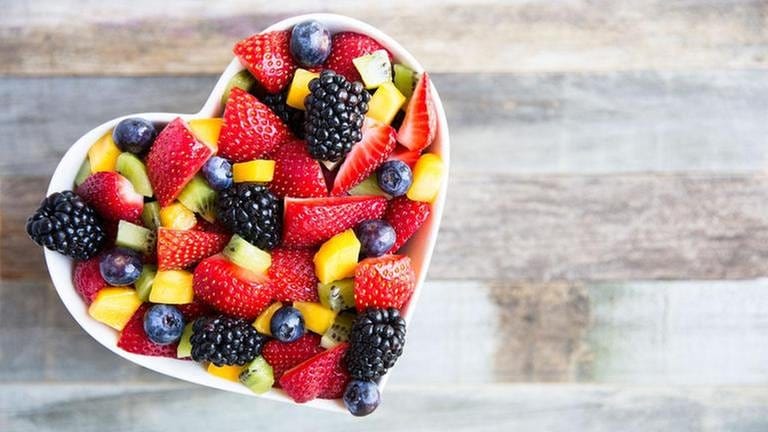 Früchte, Beeren, Fruchtsalat, Obstschale mit Beeren (Foto: Getty Images, Thinkstock -)