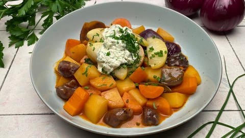 Kartoffel-Karotten-Gulasch (Foto: SWR)