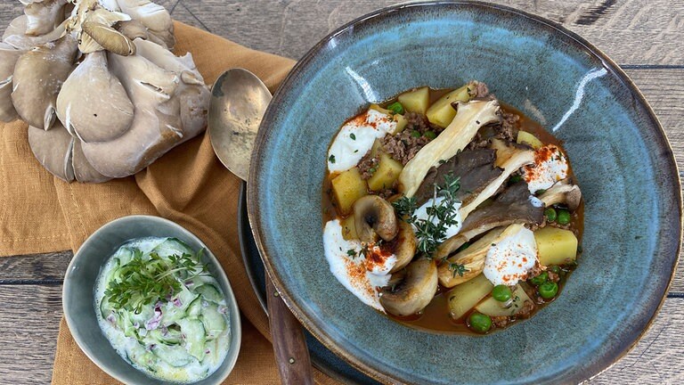 Hackpfanne mit Kartoffeln und Pilzen - Rezepte - Kaffee oder Tee - SWR ...