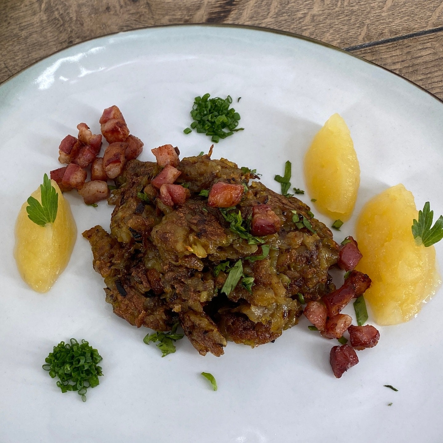 Rezept: Kartoffel-Speck-Pfanne mit Apfelkompott - Rezepte - Kaffee oder ...