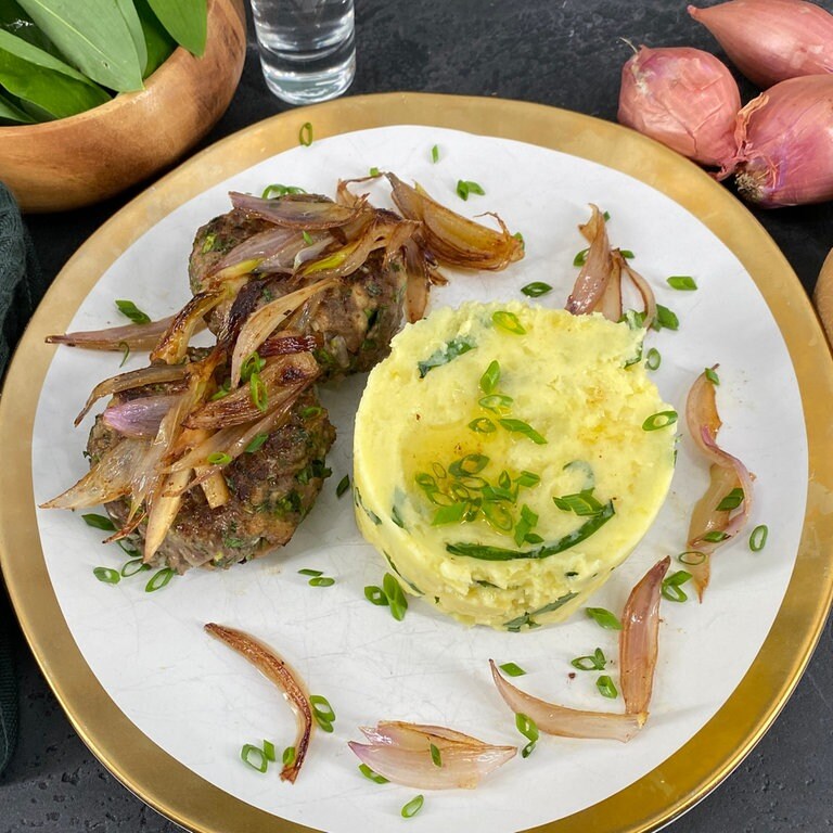 Fleischküchle mit Kartoffelsalat - Rezepte - Kaffee oder Tee - TV