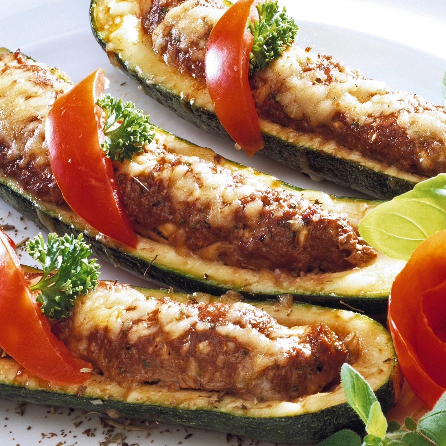 Gefüllte Zucchini mit Hackfleisch und Feta - Rezepte - Kaffee oder Tee - TV