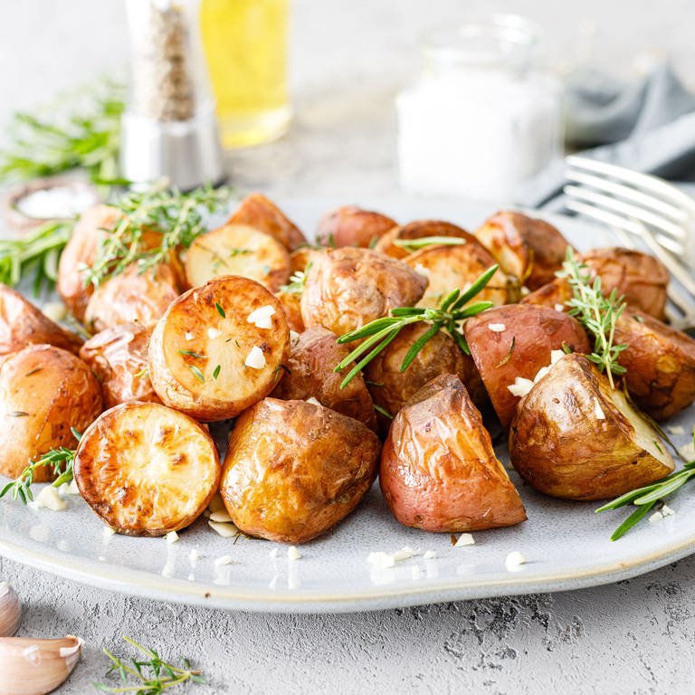 Ofenkartoffeln auf dem Teller