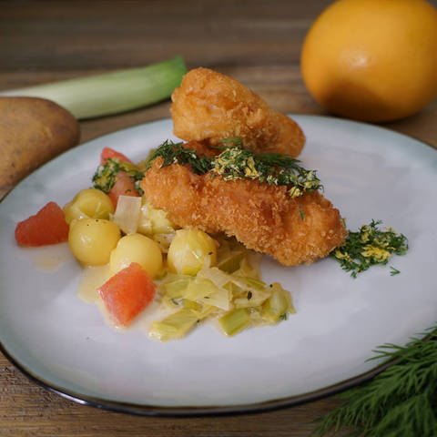 Knuspriger Zander mit Kartoffel-Lauch-Gemüse (Foto: SWR)