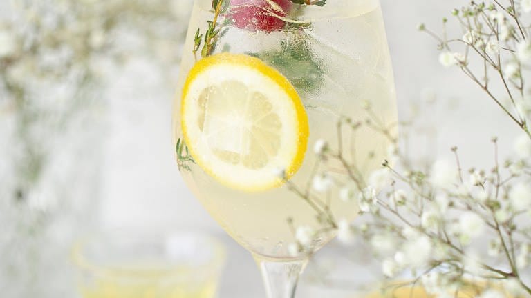 Limoncello-Spritz Cocktail (Foto: IMAGO, IMAGO / The Picture Pantry)