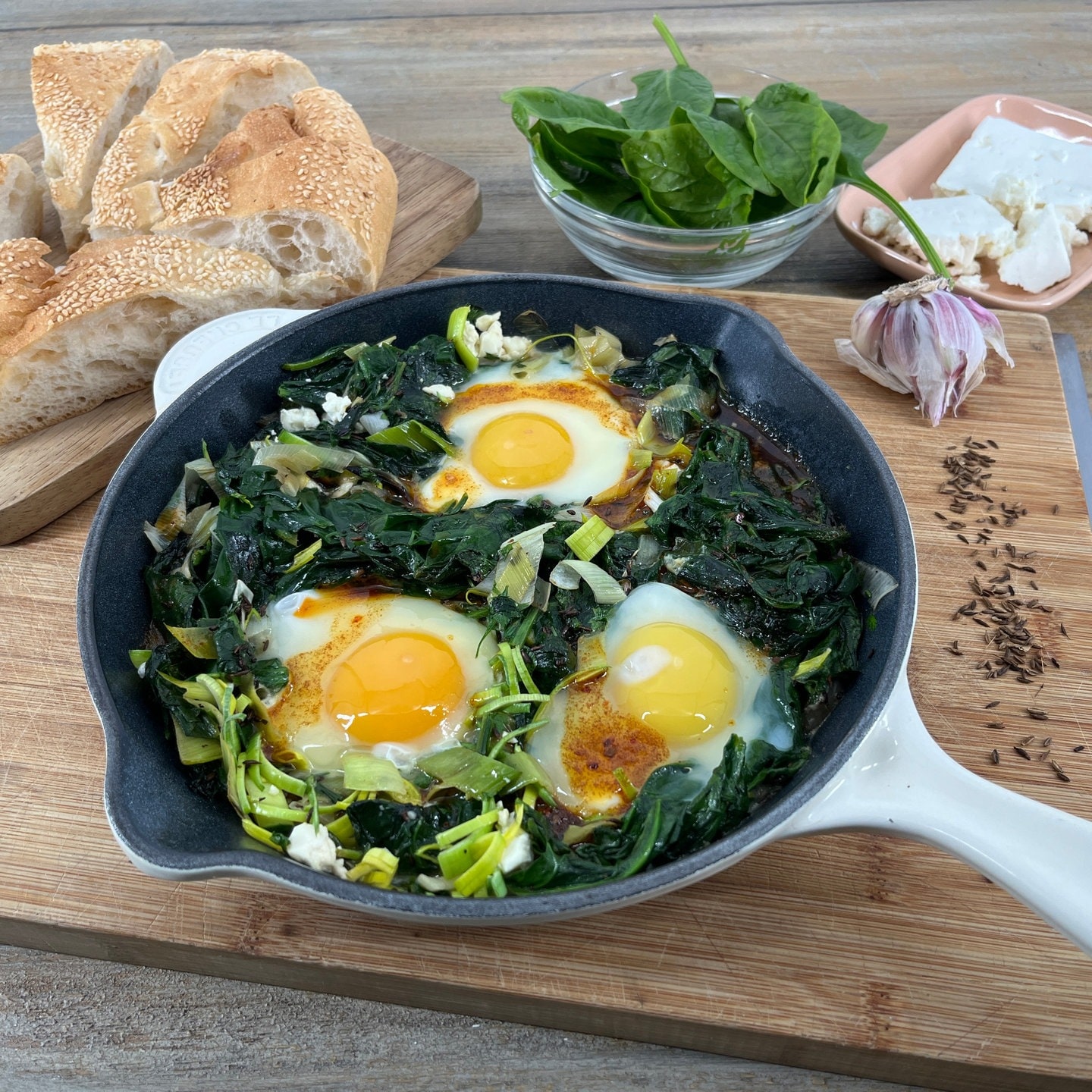 Rezept: Lauch-Spinat-Pfanne mit Ei - Rezepte - Kaffee oder Tee - TV