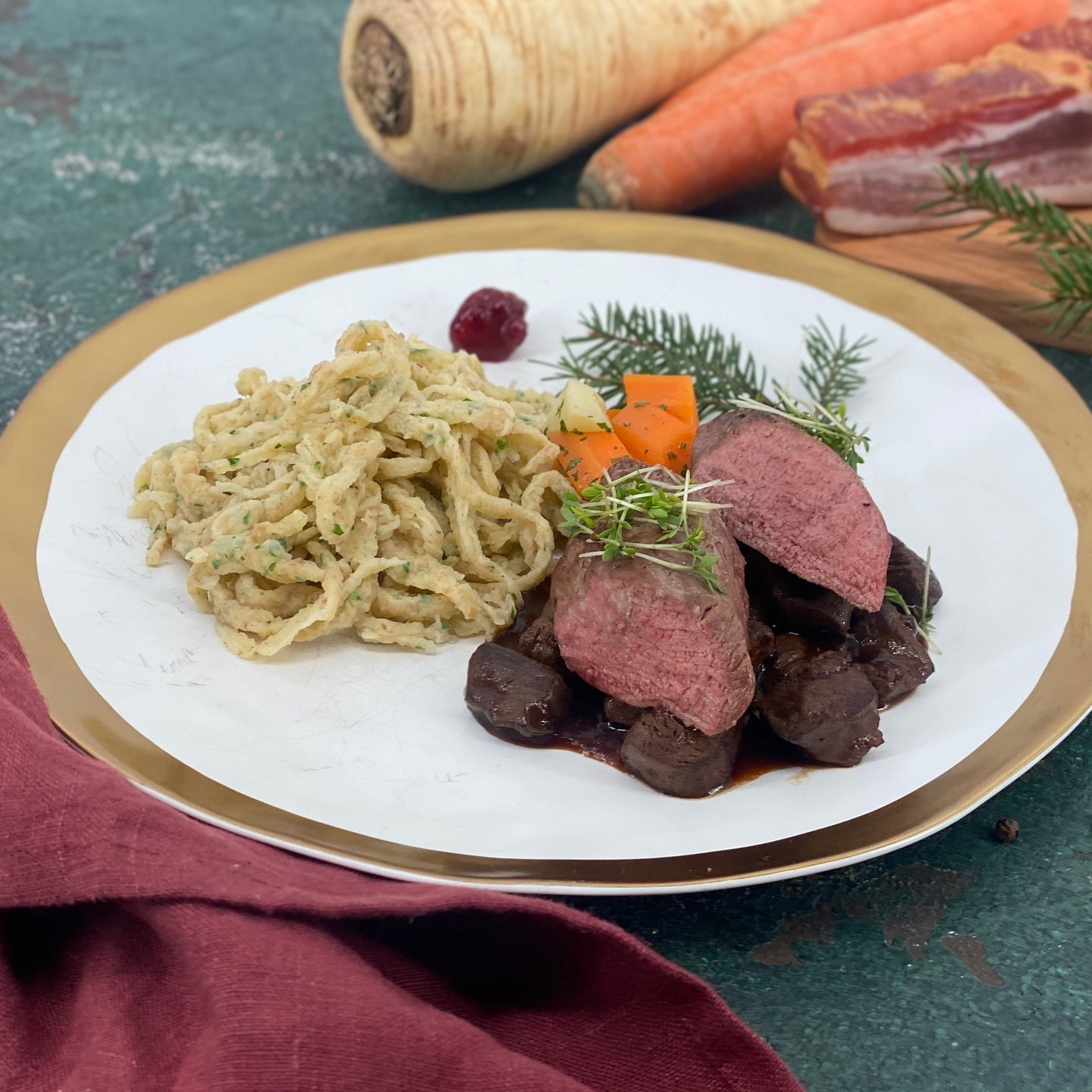 Duett vom Reh mit Spätzle und Wurzelgemüse - Rezepte - Kaffee oder Tee - TV