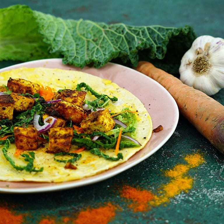 Tortilla-Wrap mit Paneer und Gemüse