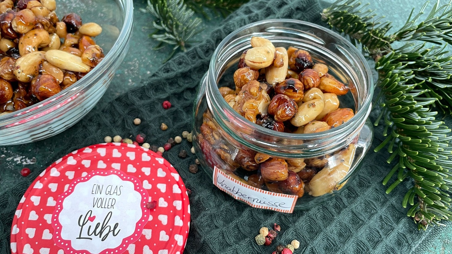 Rezepte: Geschenke aus der Küche: Pikante Knabbernüsse, Kürbisschmalz ...