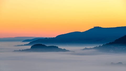 Sonnenaufgang auf der Schwäbischen Alb. (Foto: picture-alliance / dpa, picture-alliance / dpa - Michael Schlegel)