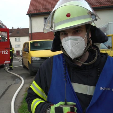 Feuerwehr im Schlosshof von Schwendi (Foto: SWR)