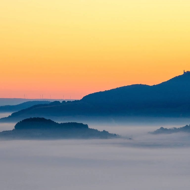 Sonnenaufgang auf der Schwäbischen Alb. (Foto: picture-alliance / dpa, picture-alliance / dpa - Michael Schlegel)