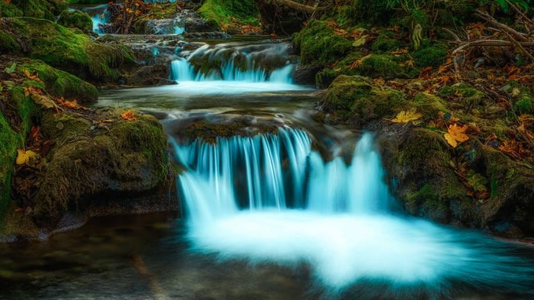Ein langbelichteter Wasserfall (Foto: IMAGO, Imago)
